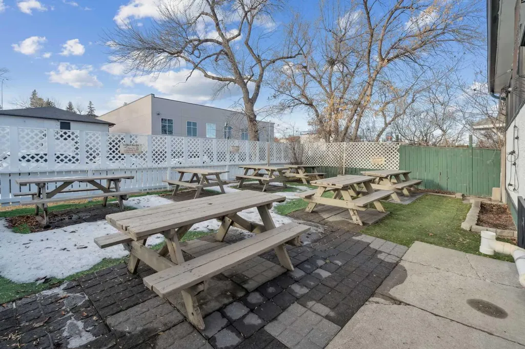 5340 2 Street SW Calgary AB T2H 0G8