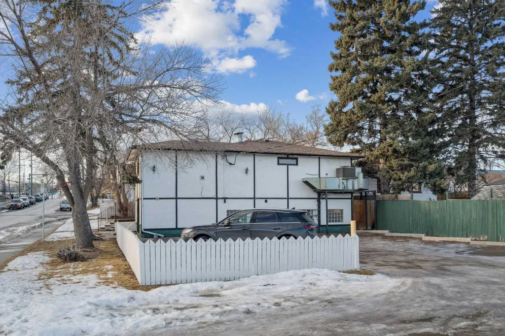 5340 2 Street SW Calgary AB T2H 0G8