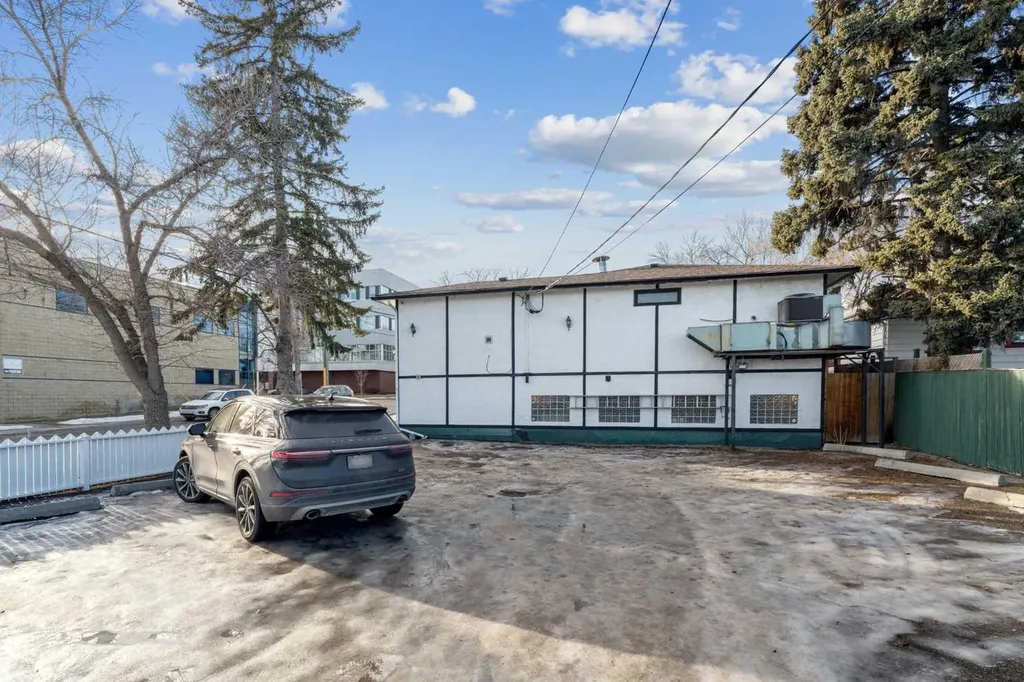 5340 2 Street SW Calgary AB T2H 0G8