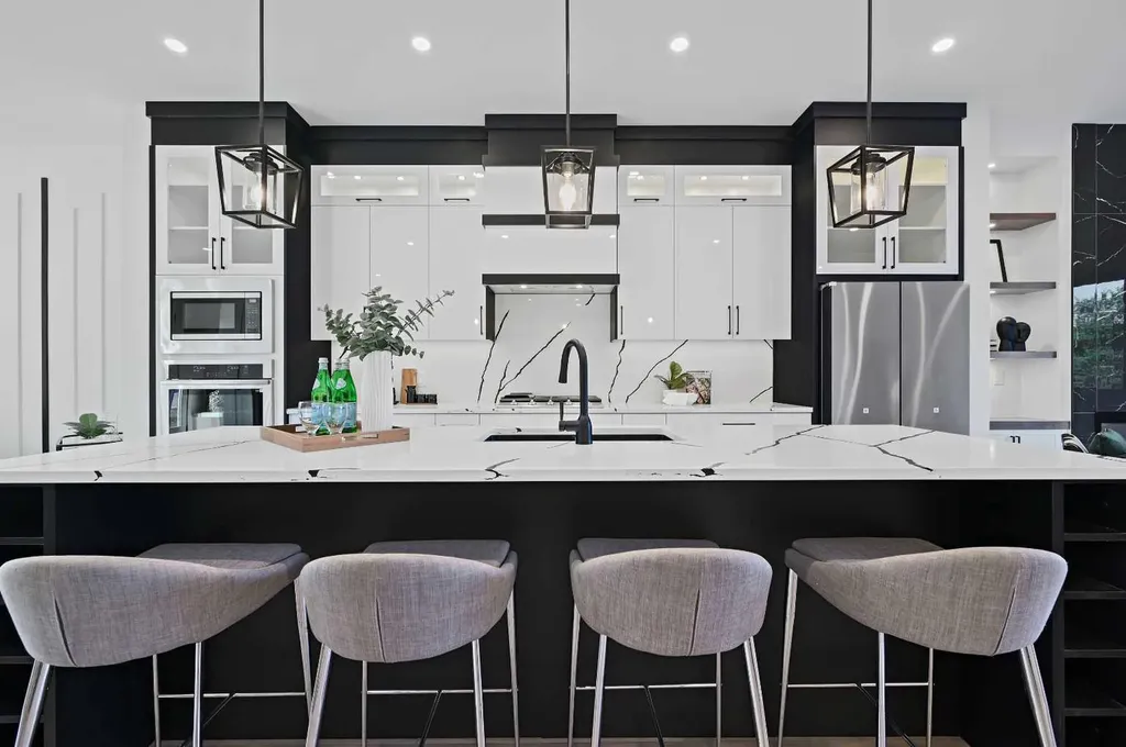 5011 21 Avenue NW Calgary AB T3B 0X3