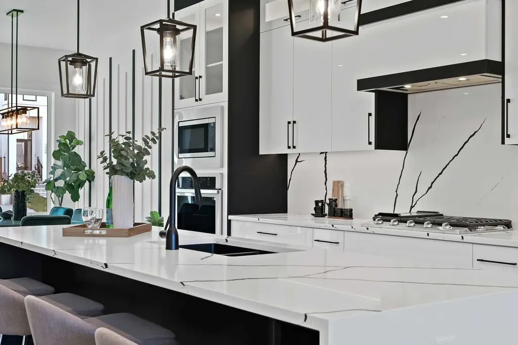 5011 21 Avenue NW Calgary AB T3B 0X3