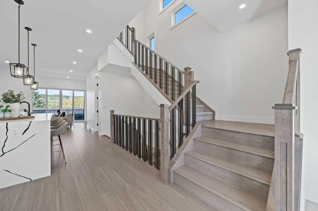 5011 21 Avenue NW Calgary AB T3B 0X3