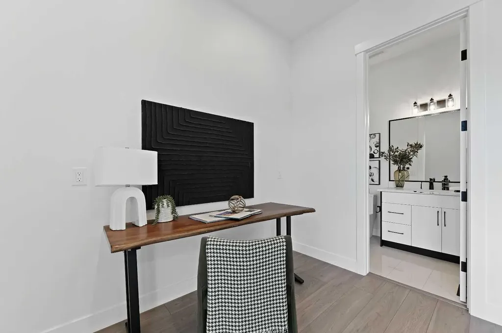 5011 21 Avenue NW Calgary AB T3B 0X3