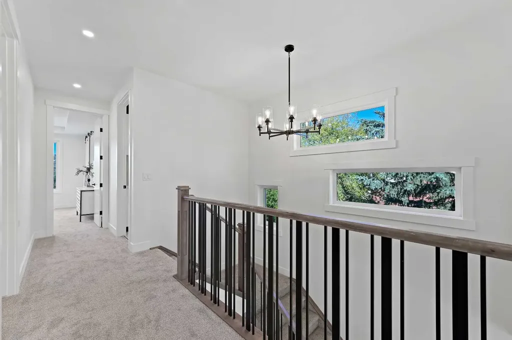 5011 21 Avenue NW Calgary AB T3B 0X3