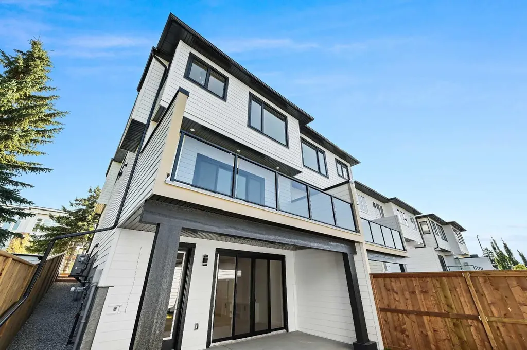 5011 21 Avenue NW Calgary AB T3B 0X3
