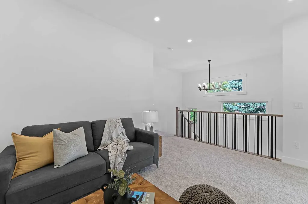 5011 21 Avenue NW Calgary AB T3B 0X3