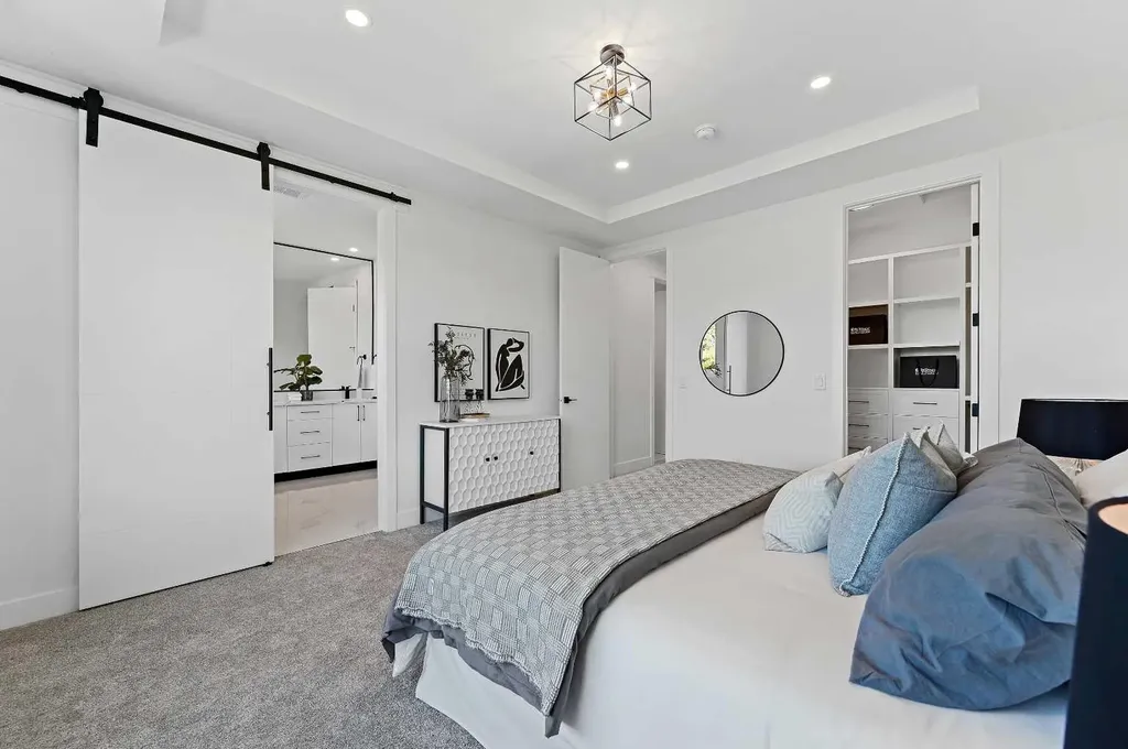 5011 21 Avenue NW Calgary AB T3B 0X3