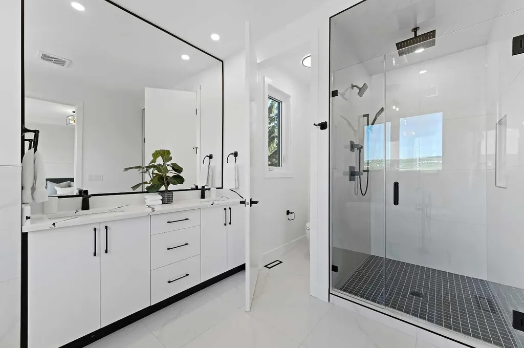5011 21 Avenue NW Calgary AB T3B 0X3