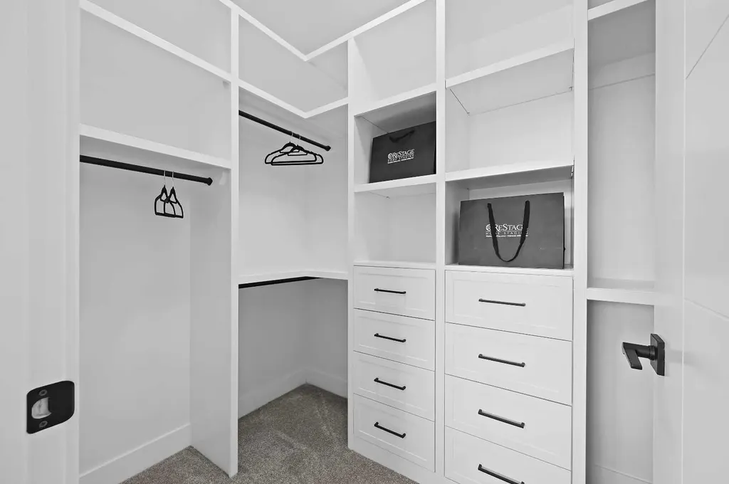 5011 21 Avenue NW Calgary AB T3B 0X3