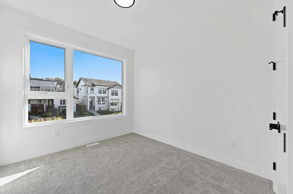 5011 21 Avenue NW Calgary AB T3B 0X3