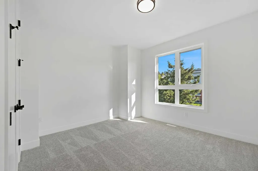 5011 21 Avenue NW Calgary AB T3B 0X3