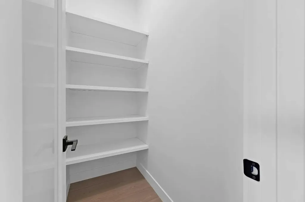 5011 21 Avenue NW Calgary AB T3B 0X3