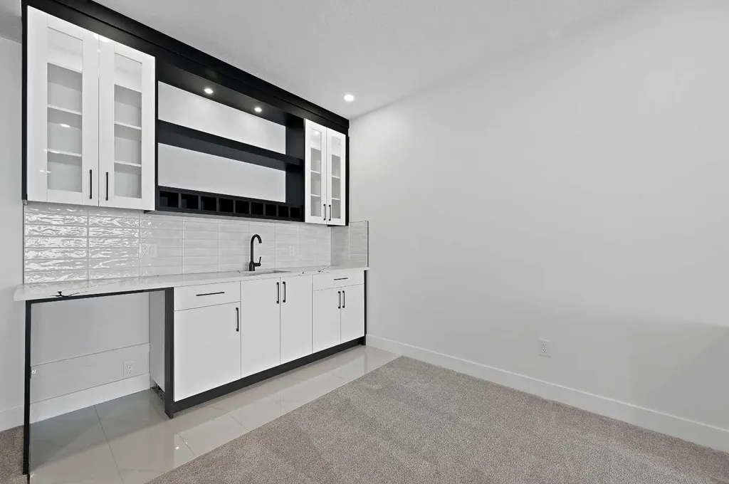 5011 21 Avenue NW Calgary AB T3B 0X3