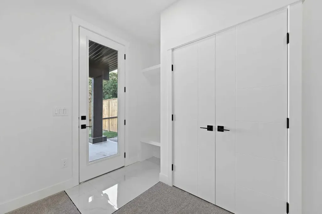 5011 21 Avenue NW Calgary AB T3B 0X3