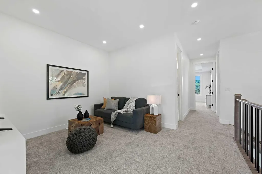 5011 21 Avenue NW Calgary AB T3B 0X3