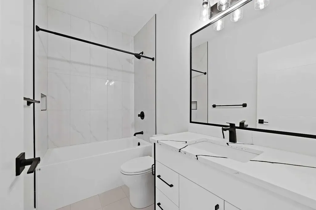 5011 21 Avenue NW Calgary AB T3B 0X3