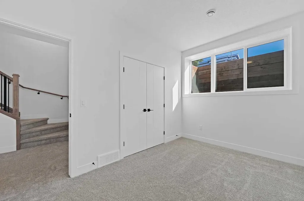 5011 21 Avenue NW Calgary AB T3B 0X3
