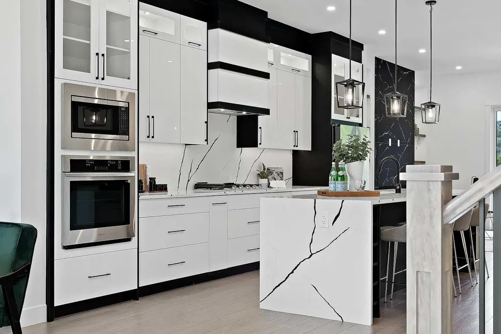 5011 21 Avenue NW Calgary AB T3B 0X3