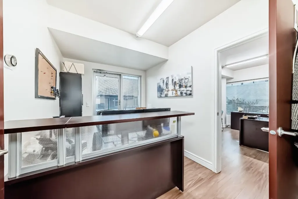 922 5 Avenue SW Calgary AB T2P 2T9