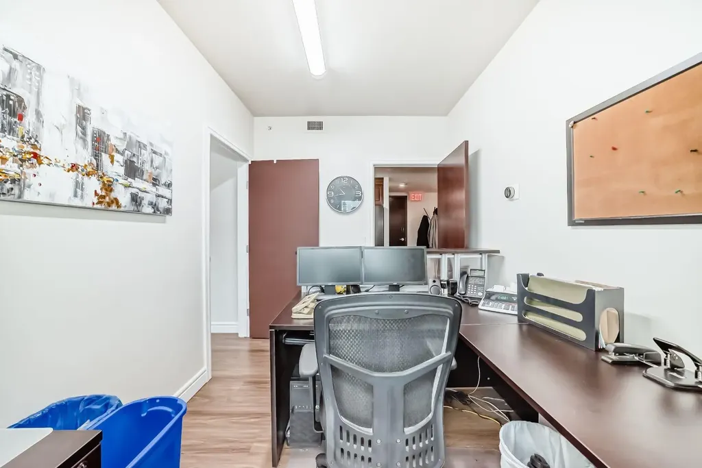 922 5 Avenue SW Calgary AB T2P 2T9