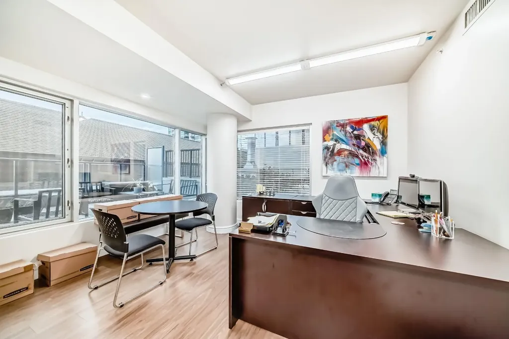922 5 Avenue SW Calgary AB T2P 2T9