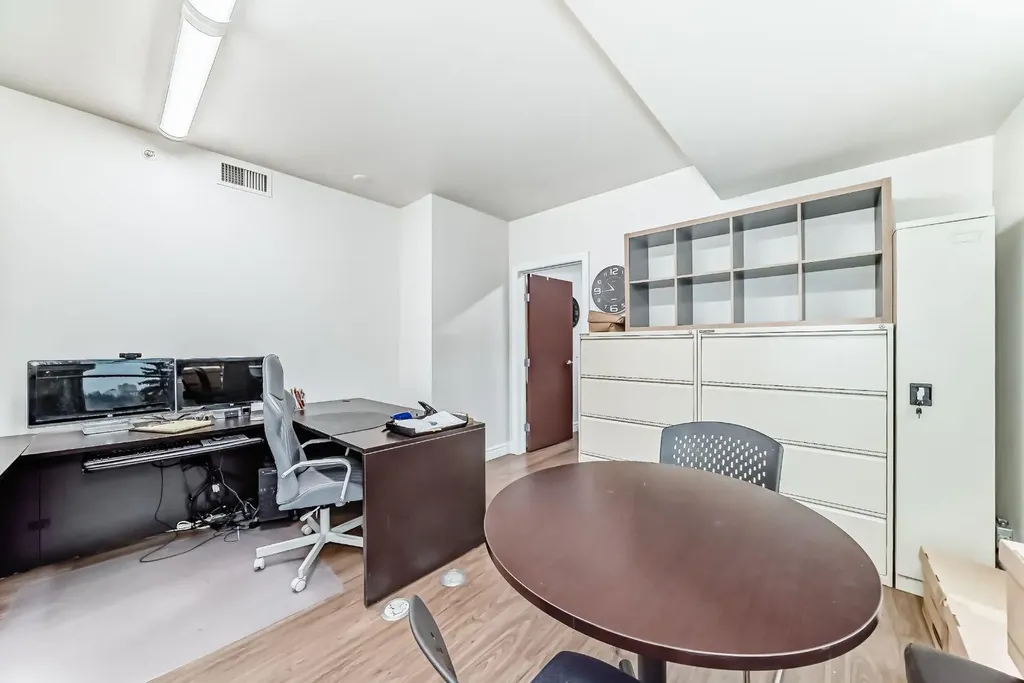 922 5 Avenue SW Calgary AB T2P 2T9