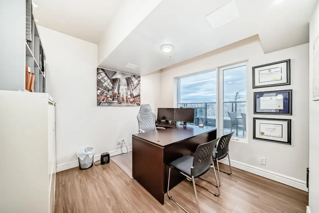 922 5 Avenue SW Calgary AB T2P 2T9