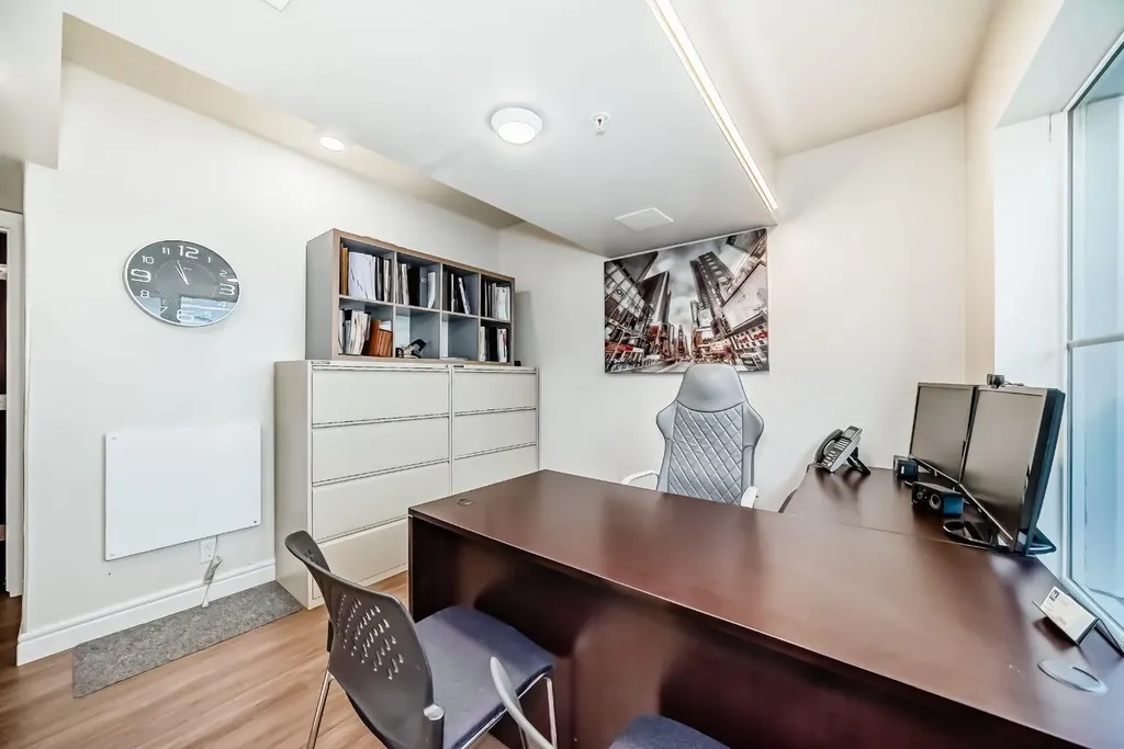 922 5 Avenue SW Calgary AB T2P 2T9