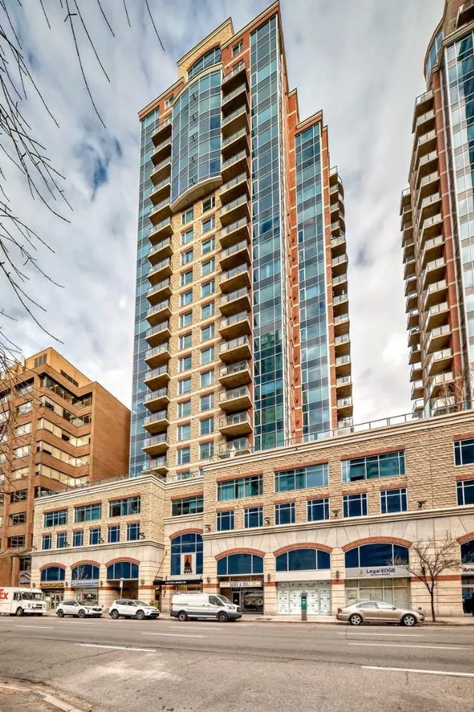 922 5 Avenue SW Calgary AB T2P 2T9