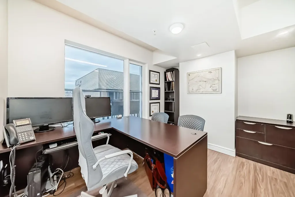 922 5 Avenue SW Calgary AB T2P 2T9