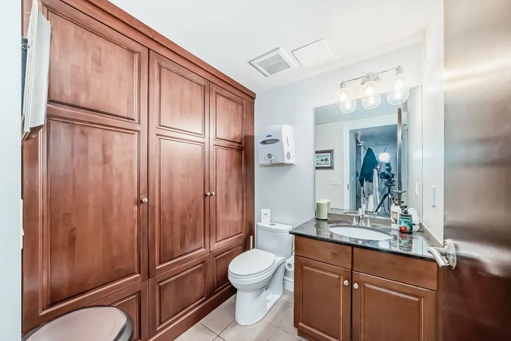 922 5 Avenue SW Calgary AB T2P 2T9