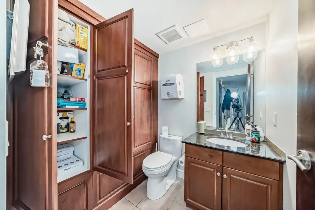 922 5 Avenue SW Calgary AB T2P 2T9