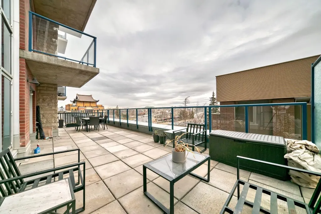 922 5 Avenue SW Calgary AB T2P 2T9