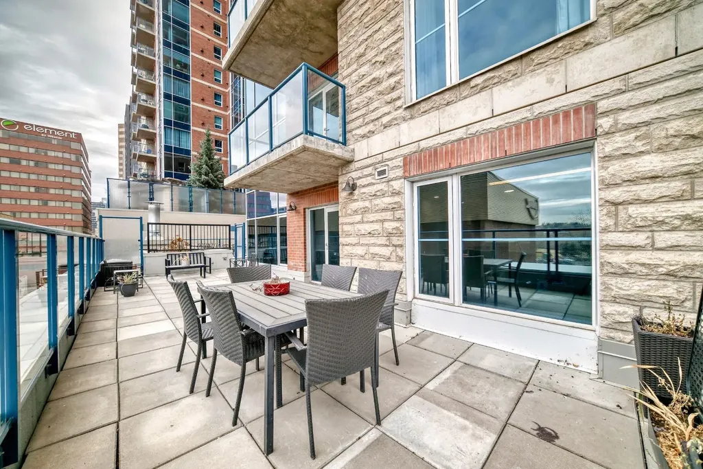 922 5 Avenue SW Calgary AB T2P 2T9