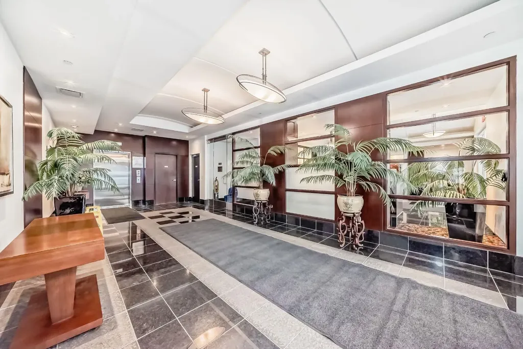 922 5 Avenue SW Calgary AB T2P 2T9