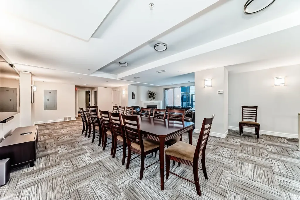 922 5 Avenue SW Calgary AB T2P 2T9