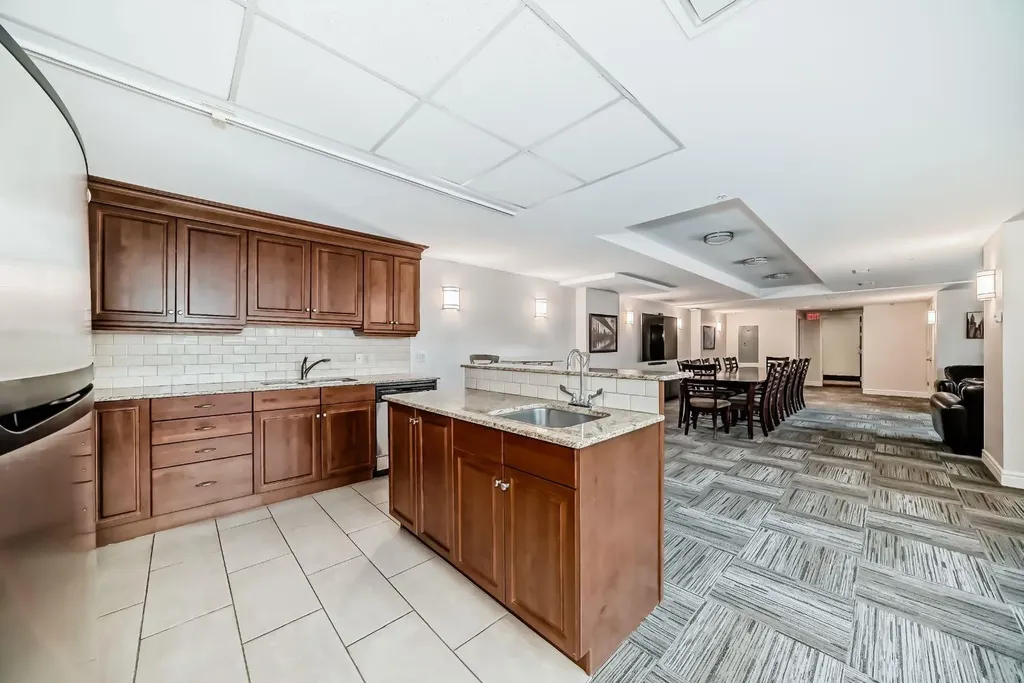 922 5 Avenue SW Calgary AB T2P 2T9