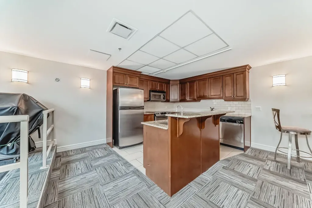 922 5 Avenue SW Calgary AB T2P 2T9