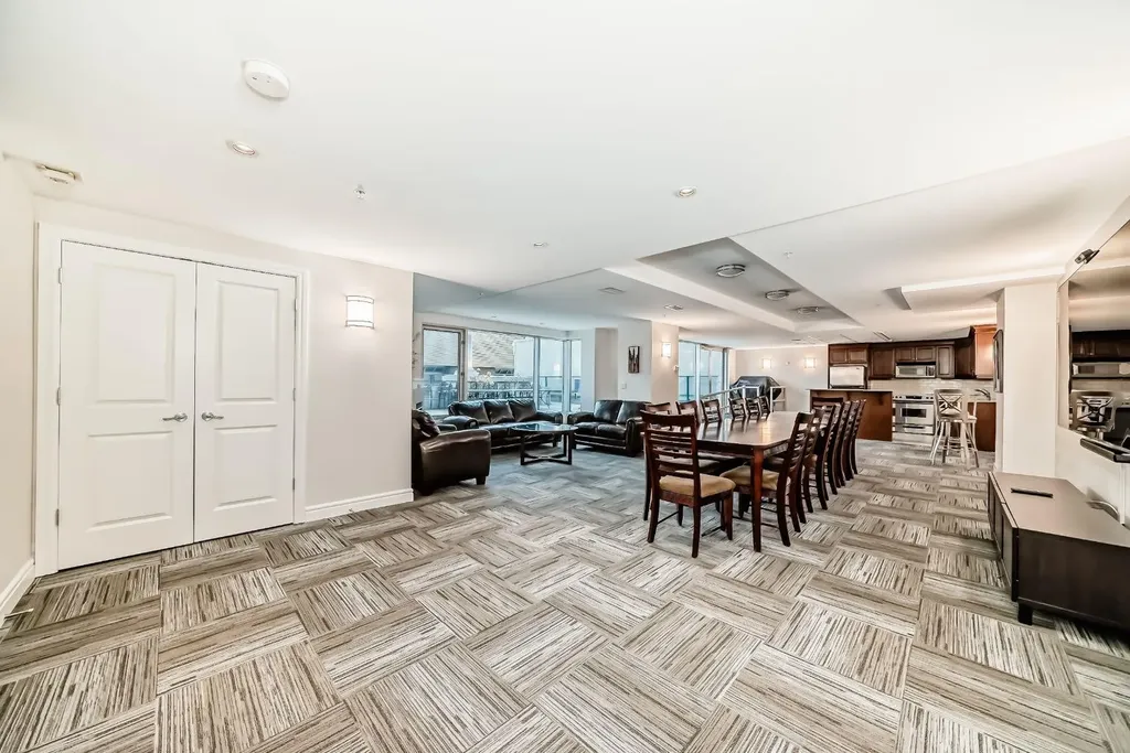 922 5 Avenue SW Calgary AB T2P 2T9