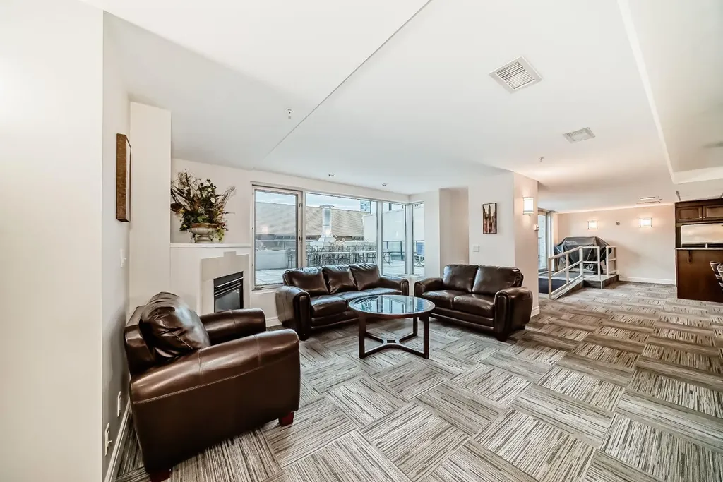 922 5 Avenue SW Calgary AB T2P 2T9