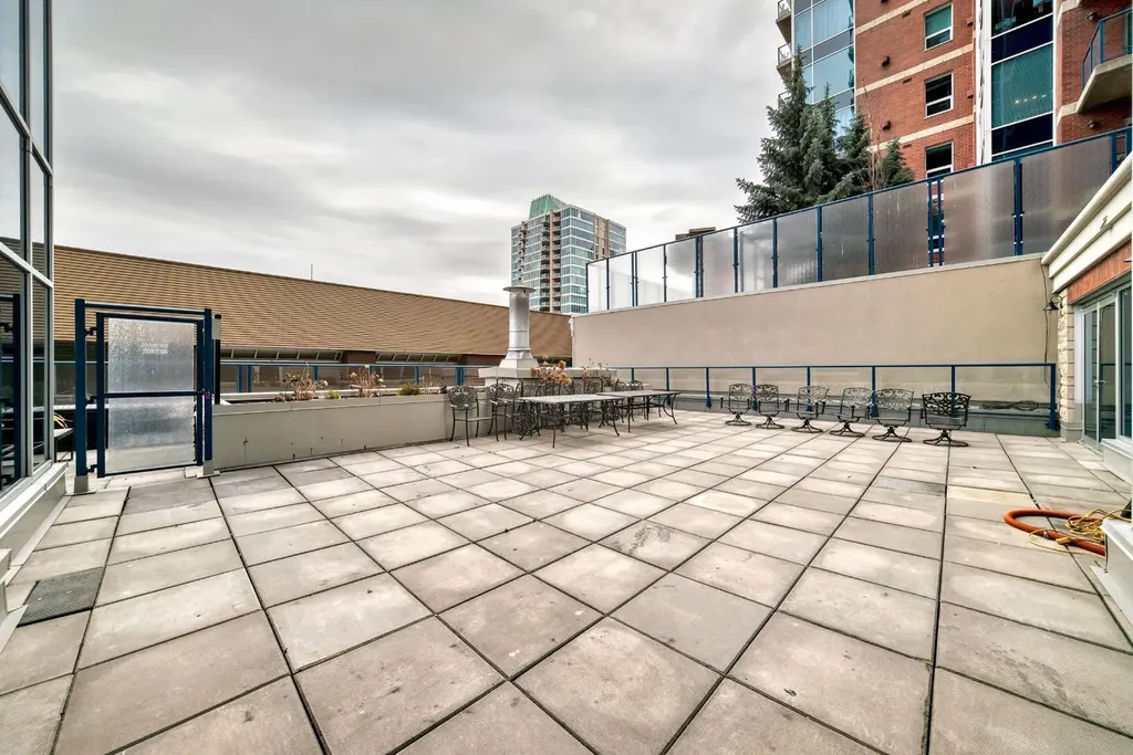922 5 Avenue SW Calgary AB T2P 2T9