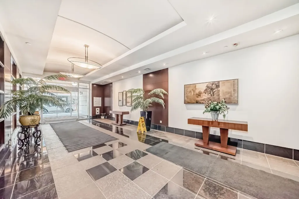 922 5 Avenue SW Calgary AB T2P 2T9