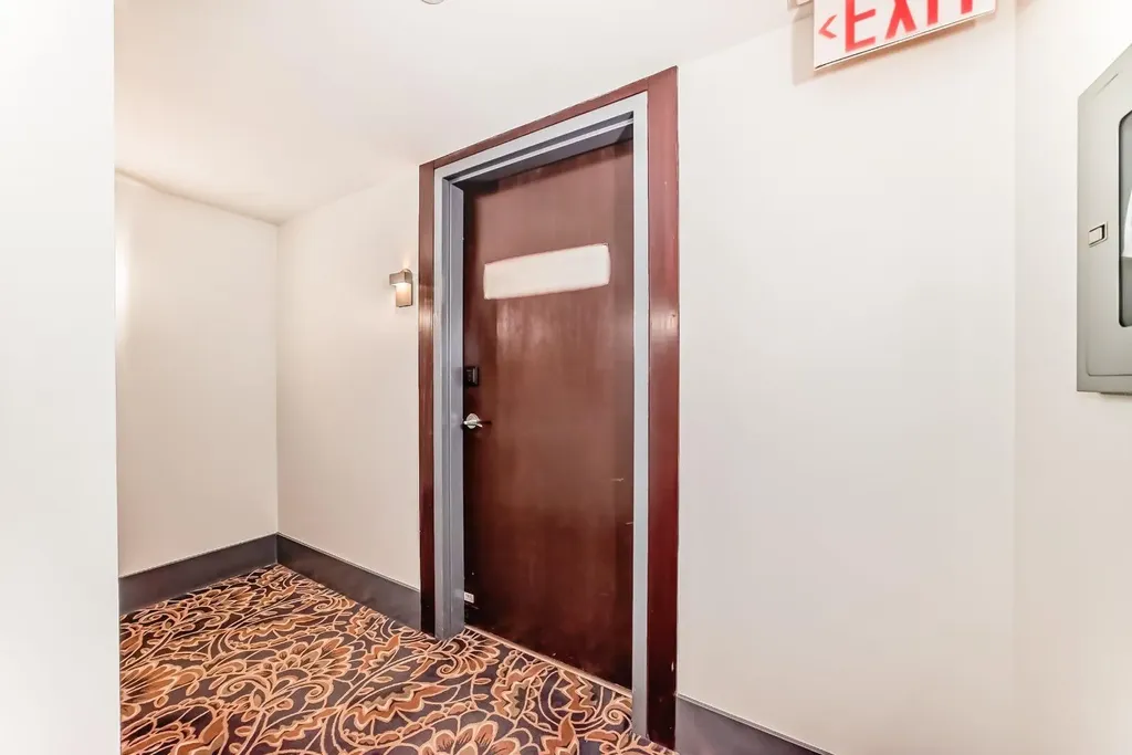 922 5 Avenue SW Calgary AB T2P 2T9