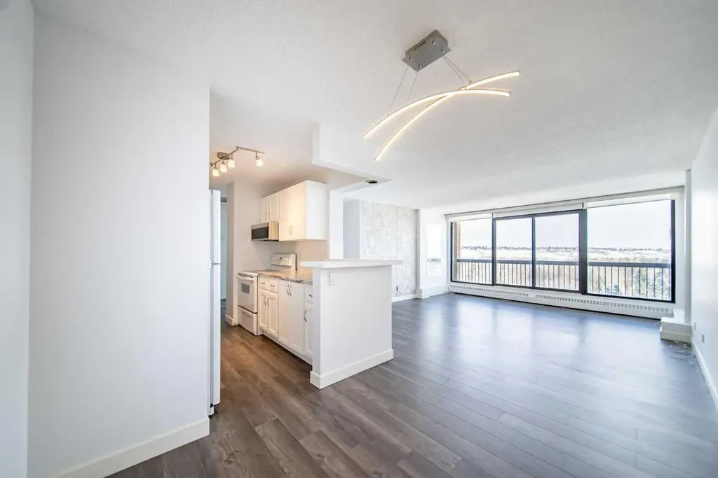 8604 48 Avenue NW Calgary AB T2B 5E6