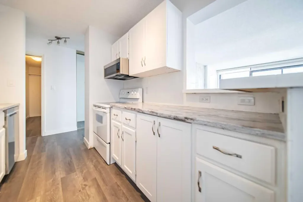 8604 48 Avenue NW Calgary AB T2B 5E6