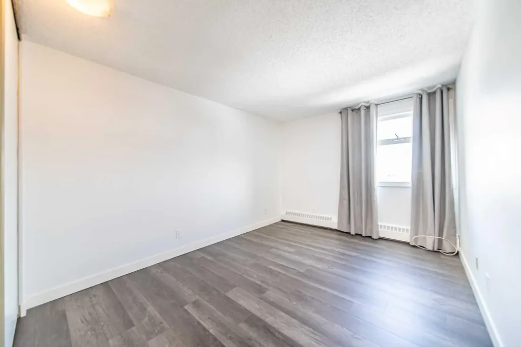 8604 48 Avenue NW Calgary AB T2B 5E6