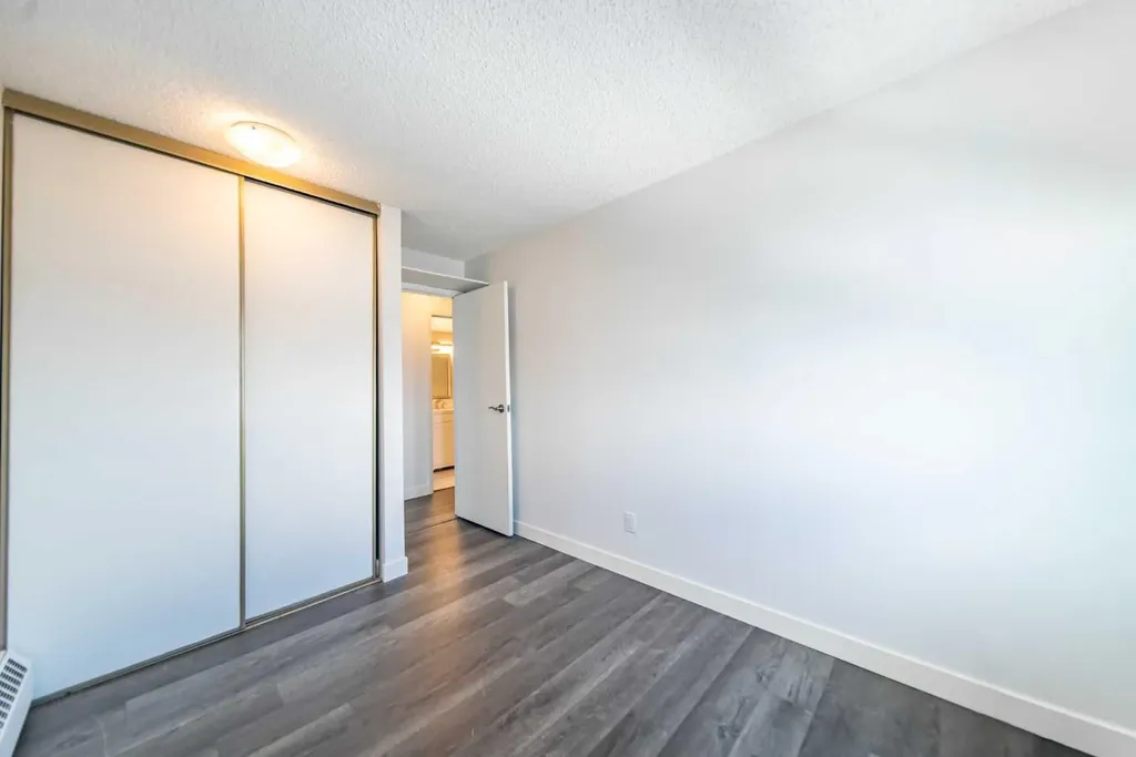 8604 48 Avenue NW Calgary AB T2B 5E6