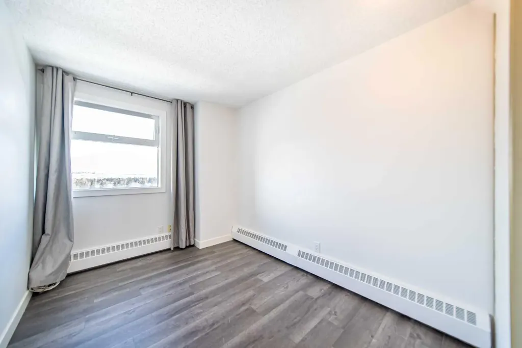 8604 48 Avenue NW Calgary AB T2B 5E6