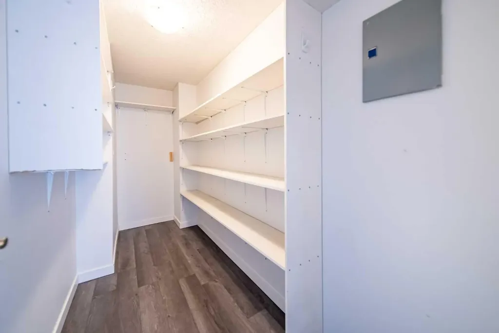 8604 48 Avenue NW Calgary AB T2B 5E6