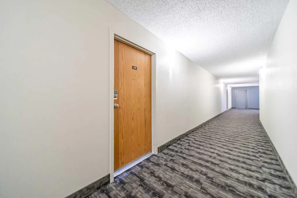8604 48 Avenue NW Calgary AB T2B 5E6